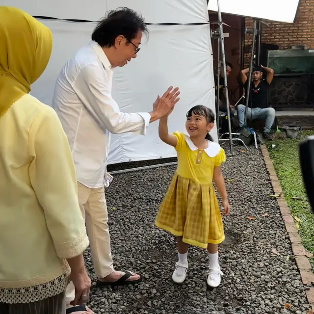 Tolak Angin Anak Gandeng Rhenald Kasali & Istri