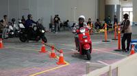 Arena test ride motor listrik di PEVS 2025. (ist)