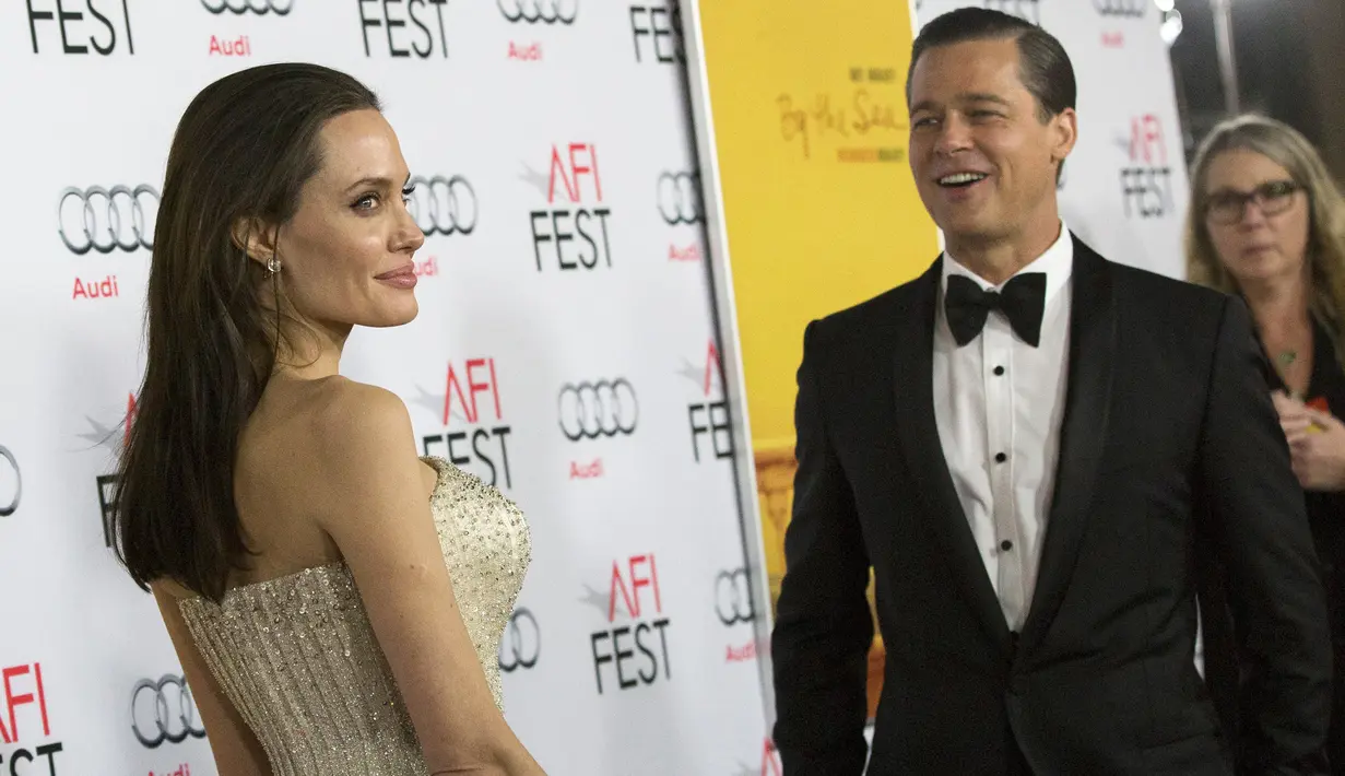 Keromantisan Angelina Jolie dan Brad Pitt Hadiri Pemutaran Film By the