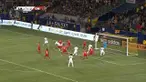 Giovani dos Santos menyelamatkan Los Angeles Galaxy dari kekalahan ketika menjamu Chicago Fire. Pemain depan asal Meksiko itu memastikan comeback dramatis LA Galaxy sehingga kedua tim bermain imbang 2-2 dalam lanjutan MLS.