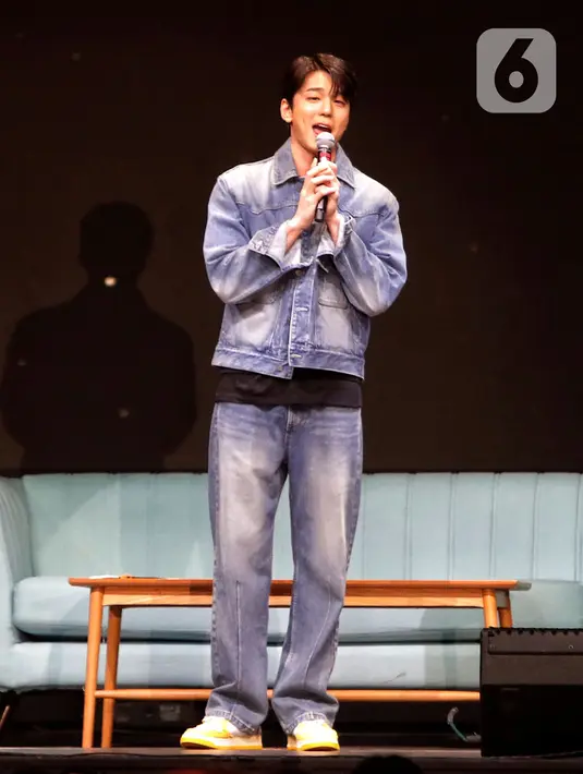 Lagu tersebut merupakan original soundtrack dari drama yang melambungkan nama Kim Mingue, yakni A Business Proposal. (Liputan6.com/Angga Yuniar)
