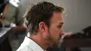 Joshua James Baker dari Australia saat menjalani sidang tuduhan kepemilikan narkoba di pengadilan Denpasar, Bali (23/1). Polisi menangkap Baker di Ngurah Rai dari Bangkok 8 Oktober 2017 setelah membawa obat-obatan terlarang. (AFP Photo/Sonny Tumbelaka)