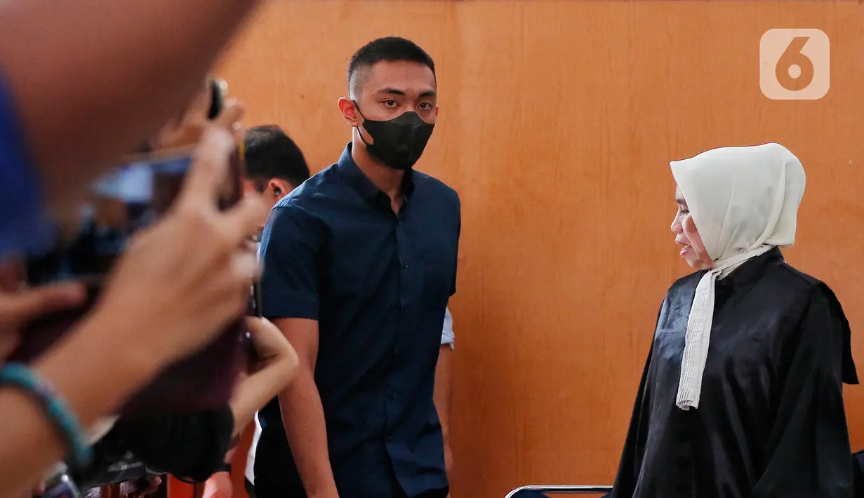 Penasihat hukum Shane Lukas memohon kepada majelis hakim agar sidang kasus penganiayaan David Ozora dipisah dengan Mario Dandy Satriyo. Hal itu disampaikan oleh salah satu tim kuasa hukum Shane dalam sidang. (Liputan6.com/Angga Yuniar)