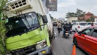 Truk Boks Oleng di Jalur Nagreg Tabrak Penyeberang Jalan hingga Tewas