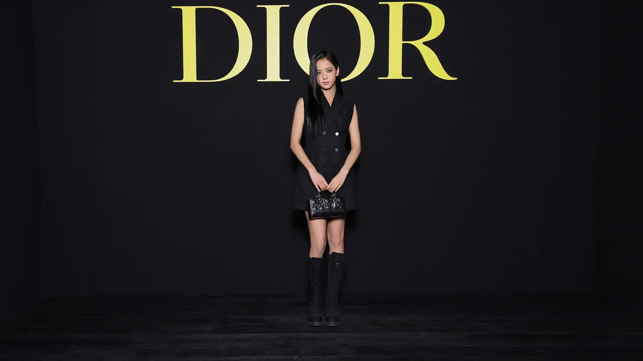 10 Adu Gaya Mewah Seleb di Dior Spring-Summer 2024 Show, Jisoo BLACKPINK, Dilraba Dilmurat hingga Anya Taylor-Joy