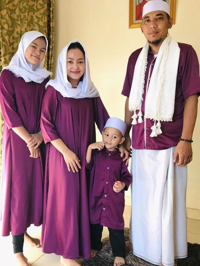 Potret Mpok Alpa Dengan Gaya Elegan Bikin Pangling. (Sumber: Instagram/nina_mpokalpa)