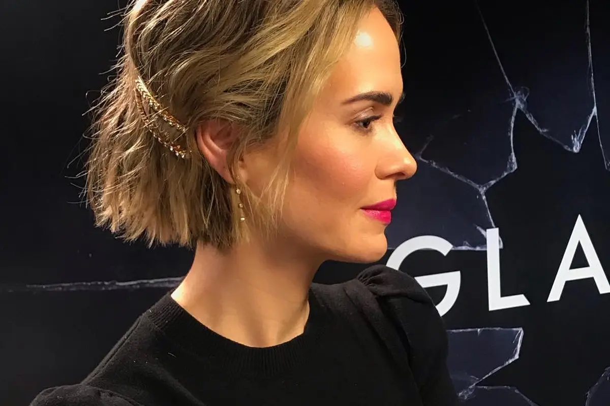 Inspirasi Gaya Rambut Valentine yang Sederhana