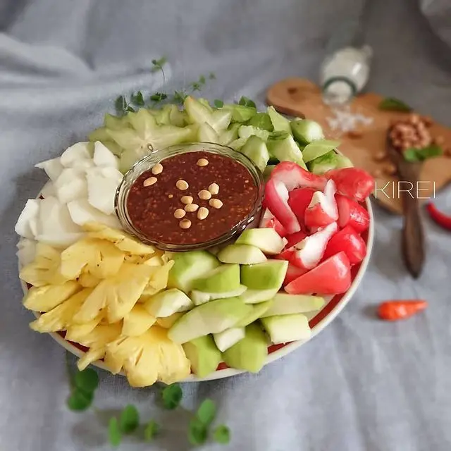 Sajian bumbu rujak buah