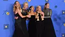 Ajang bergengsi Golden Globe kembali dihelat di tahun 2018 ini untuk yang ke-75 kalinya. Tak seperti biasanya, ada pemandangan unik yang datang dari sejumlah aktris cantik saat itu. (AFP/Frederic J.Brown)