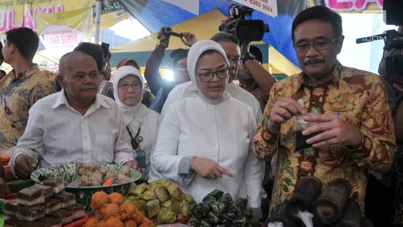 Djarot Tinjau dan Jajan Takjil di Benhil