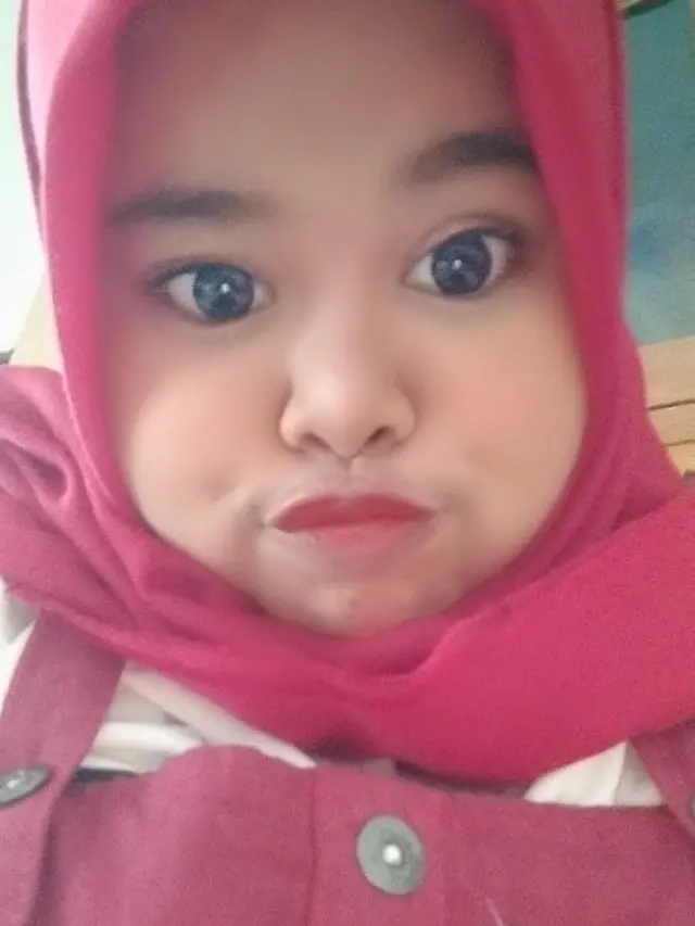 Tampil Beda, Ini 6 Potret Kekeyi Pakai Softlens Abu-abu yang Curi Perhatian