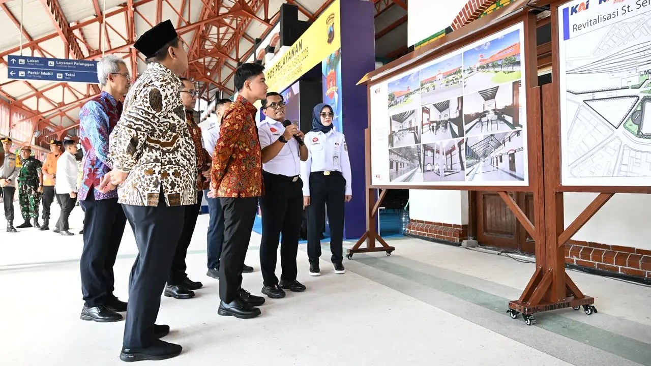 Wakil Presiden (Wapres) Gibran Rakabuming mengunjungi Stasiun Tawang, Kecamatan Semarang Utara, Kota Semarang, Jawa Tengah, Kamis (25/12/2025).