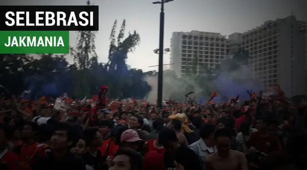 Berita video suporter Persija melakukan selebrasi di tempat nobar Plaza timur GBK saat mengetahui tim kesayangan mereka berhasil menjadi juara Liga 1 2018.