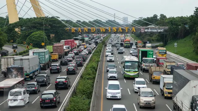 Libur Panjang, Dua Arus Tol Jakarta - Cikampek Macet