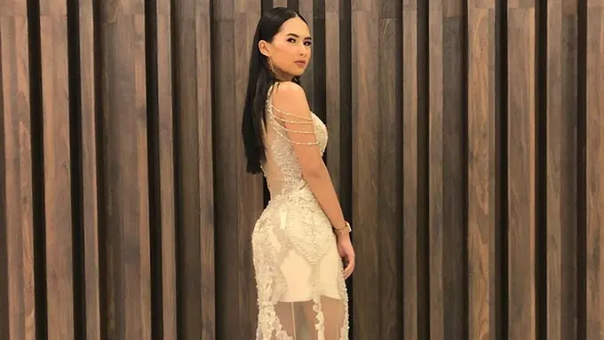 Kerap Bergaya Kasual, Ini 7 Potret Soraya Rasyid dengan Gaun Menawan