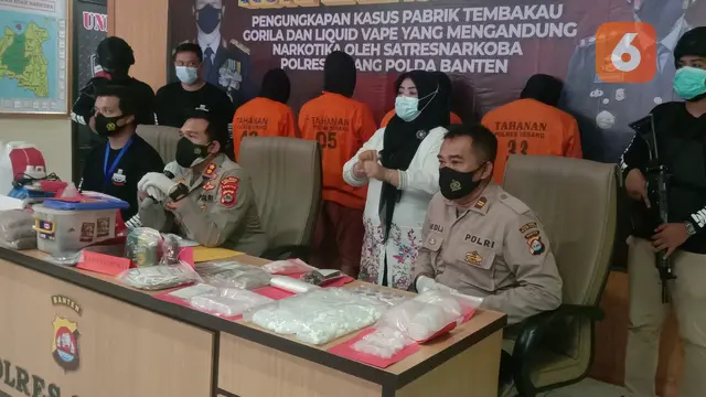 Polres Serang Bongkar Rumah Dijadikan Pabrik Narkoba Di Kota Serang, Banten. (Rabu,13/10/2021). (Liputan6.com/Yandhi Deslatama).