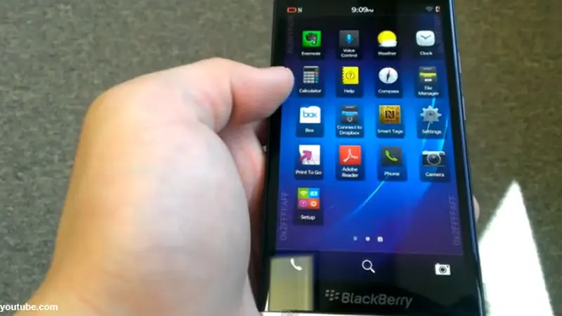 blackberry-z30-130828b.jpg