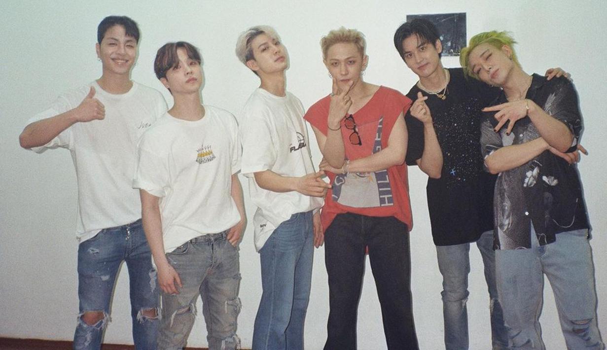 Tujuh tahun debut, enam anggota iKON memutuskan untuk meninggalkan agensi yang membesarkan nama mereka. iKON pertama kali memulai debutnya sebagai grup beranggotakan tujuh orang di bawah YG Entertainment pada tahun 2015. Pada tahun 2019, pemimpin grup saat itu B.I meninggalkan iKON dan agensi. (Liputan6.com/IG/@_dong_ii)