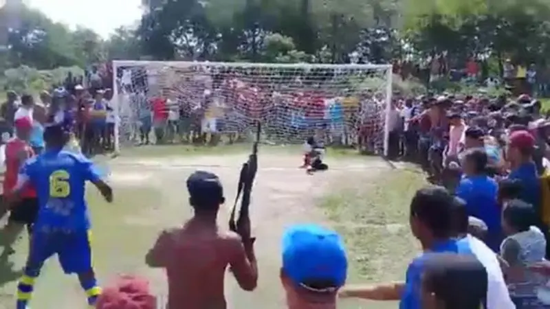 Suasana pertandingan antarkampung di favela Rio de Janeiro Brasil