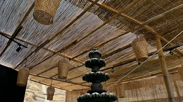 Ada Anyaman Bambu Indonesia Penyejuk Suasana di Lounge Maktab Jemaah Haji di Mina