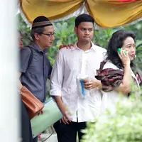 Asta RAN di pemakaman sang adik. (Deki Prayoga/Bintang.com)