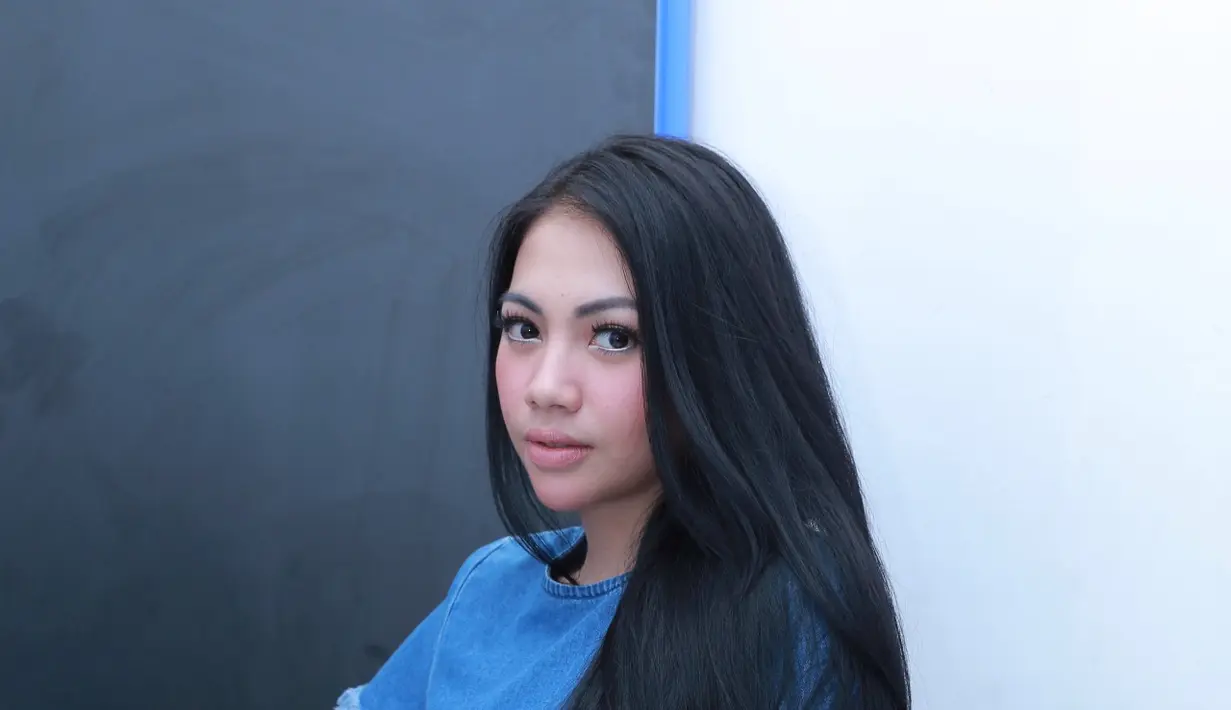 Kezia Karamoy mulai dikenal sejak tahun 2012, ia tergabung dalam girlband Cherrybelle yang saat itu sedang di gandrungi anak-anak abg. (Galih W Satria/Bintang.com)