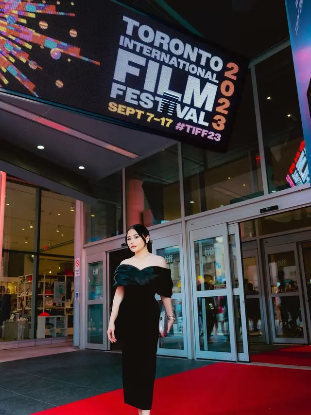 Tampil Menawan, Ini 7 Potret Prilly Latuconsina dalam TIFF 2023 di Kanada