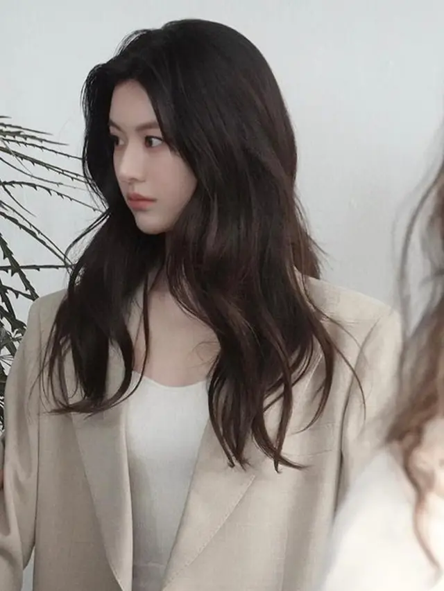 FOTO: Gaya Casual Go Yoon Jung Aktris 'Alchemy of Souls', Disebut Punya Rasio Wajah Berlian