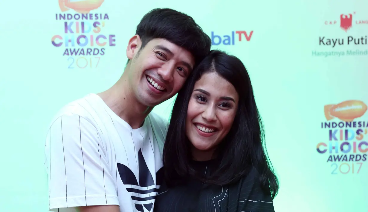 "Inginnya langsung, doakan ya. Kalau bulan madu belum sih, cuma kemarin setelah menikah saya juga pulang untuk ketemu keluarga dari mama. Ya sekalian melipir dikit lah, melihat Bali utara seperti apa," pungkas Tarra Budiman. (Nurwahyunan/Bintang.com)