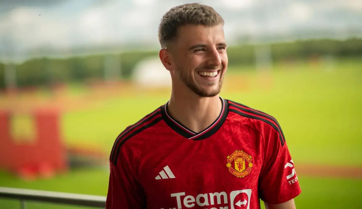 Mason Mount didatangkan Manchester United dari Chelsea dengan nilai transfer 64,2 juta Euro atau hampir setara Rp1,1 triliun dengan durasi kontrak selama 5 tahun hingga 30 Juni 2028. (Twitter.com/ManUtd)