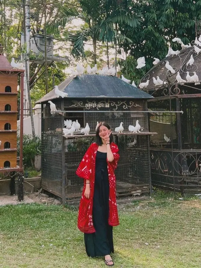 8 Potret OOTD Outer Lengan Panjang ala Anya Geraldine hingga Mikha Tambayong