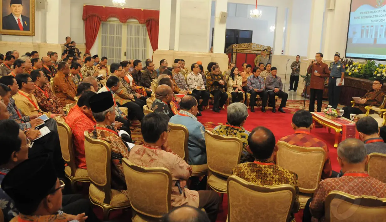 Jokowi mengumpulkan seluruh Gubernur dan Kapolda dari seluruh Indonesia, Jakarta, Selasa (4/11/2014). (Liputan6.com/Herman Zakharia) 