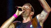 Vokalis dari band rock Inggris Coldplay, Chris Martin tampil pada festival musik Rock in Rio di Rio de Janeiro, Brasil, Minggu (11/9/2022). (AP Photo/Bruna Prado)