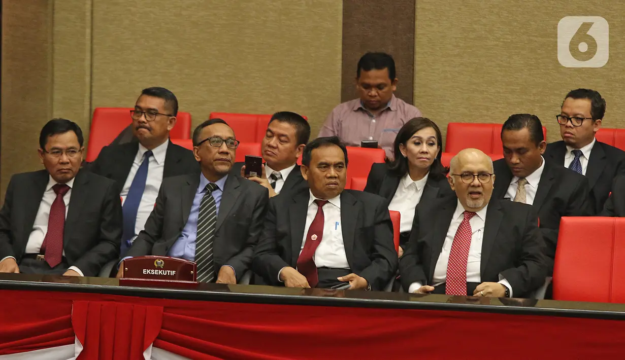 Sekda DKI Jakarta Saefullah menghadiri rapat paripurna DPRD DKI Jakarta, Kamis (3/10/2019). Rapat paripurna penetapan pimpinan DPRD DKI Jakarta telah selesai, nama-nama ketua dan wakil ketua dari lima fraksi, yakni PDIP, Gerindra, PKS, Demokrat dan PAN telah ditetapkan (Liputan6.com/Herman Zakharia)
