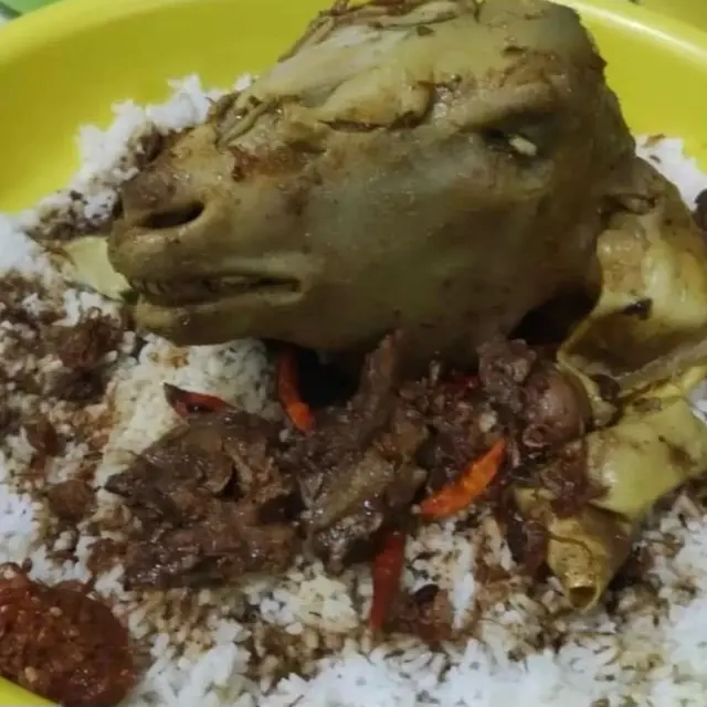 6 Potret Makanan Pakai Menu Kepala Hewan Ini Nyeleneh, Bikin Takut Disantap