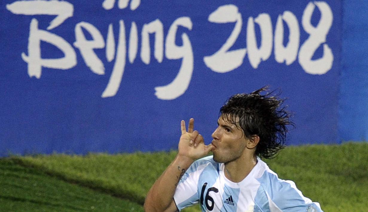 Sergio Aguero menjadi bagian dari pasukan La Albiceleste yang memenangkan medali emas Olimpiade Beijing.  (AFP/DDP/Michael Kappeler)