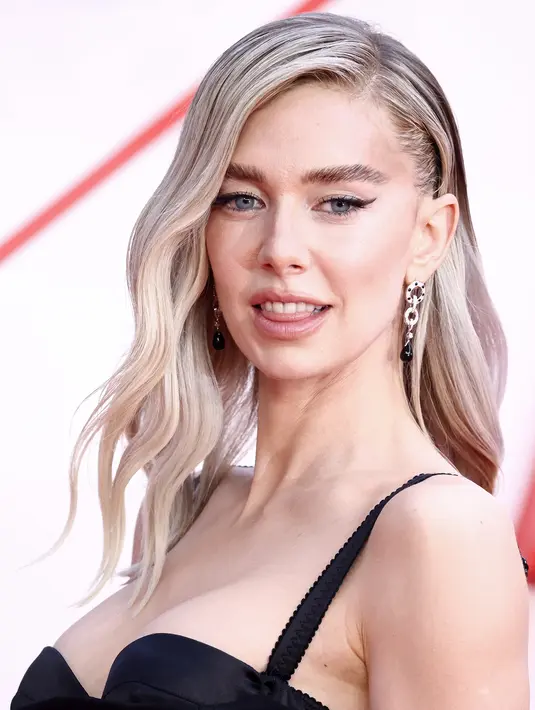 Vanessa Kirby tampil memukau saat menghadiri pemutaran perdana film Mission: Impossible 7 Dead Reckoning Part One di London pada hari Kamis. (HENRY NICHOLLS / AFP)