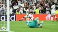 Pemain depan Real Madrid asal Brasil Endrick merayakan gol ketiga timnya selama pertandingan sepak bola putaran pertama Liga Champions UEFA antara Real Madrid CF dan Stuttgart VFB di stadion Santiago Bernabeu di Madrid pada 17 September 2024.Thomas COEX / AFP