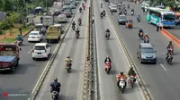 [VIDEO] Kepergok Masuk Busway, Mobil Dinas TNI Kabur