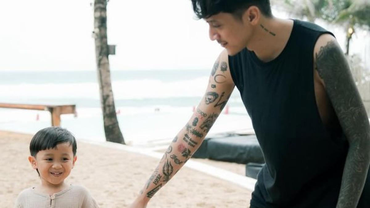 4 Potret Hangat Bimo Picky Picks Momong Oliver, Tulis Pesan Menyentuh tentang Peran Jadi Anak Tengah