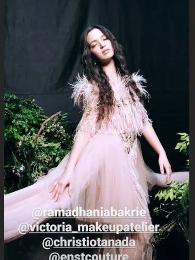 7 Pemotretan Nia Ramadhani, Tampil Anggun dan Cantik Seperti Dewi