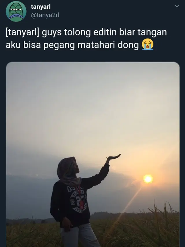 Hasil Edit Foto Pegang Matahari