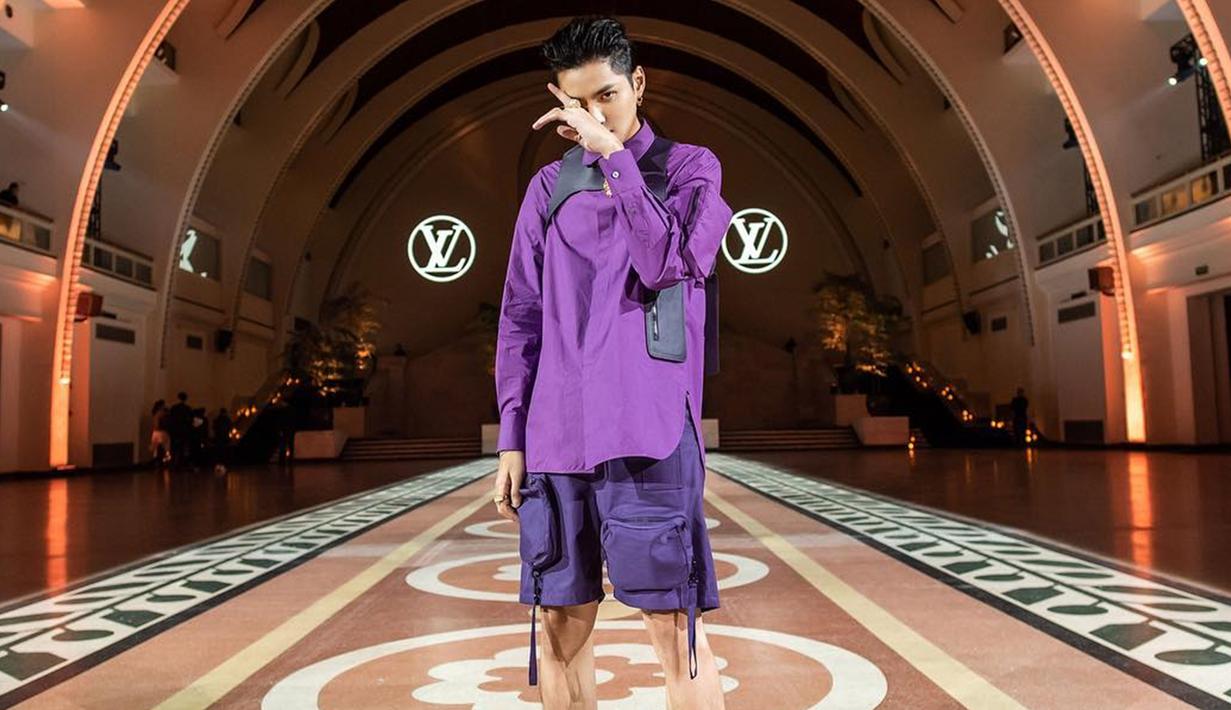 Kris Wu baru-baru ini terlihat menghadiri Paris Fashion Week 2019. Gaya santai yang sering dikenakan Kris Wu juga menjadi pilihan untuk menghadiri acara tersebut. (Liputan6.com/IG/@kriswu)