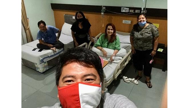 Jalani Operasi Kista Ovarium, Ini 6 Potret Terbaru Feby Febiola (sumber: Instagram.com/ernideborah19)