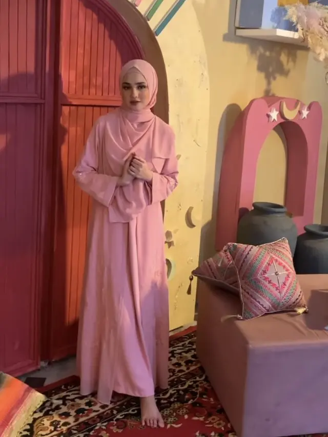 Gaya terbaru Syifa Hadju kenakan hijab di bulan Ramadan