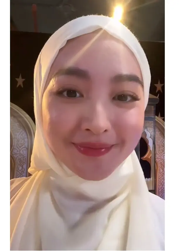 5 Potret Natasha Wilona Pakai Hijab dan Baju Muslim, Anggunnya Bikin Pangling