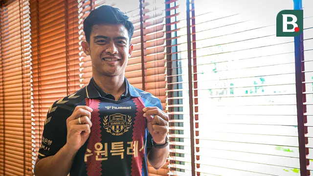 Foto: Pakai Nomor Punggung 23, Suwon FC Resmi Kenalkan Pratama Arhan Jadi Pemain Barunya