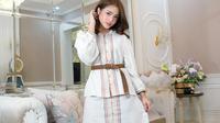 Bisa jadi inspirasi outfit untuk Lebaran hari kedua, intip gaya Fuji An dengan modest wear. [@fuji_an].