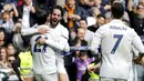 Alvaro Morata merayakan gol bersama rekan-rekannya, Morata membuka keran gol bagi Madrid saat menjamu Espanyol pada lanjutan La Liga di Santiago Bernabeu stadium. Madrid, (18/2/2017). Real Madrid menang 2-0. (EPA/Sergio Barrenechea)