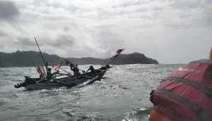 Operasi pencarian perahu hilang di perairan Nusakambangan, Cilacap, Jawa Tengah. (Foto: Liputan6.com/Basarnas)